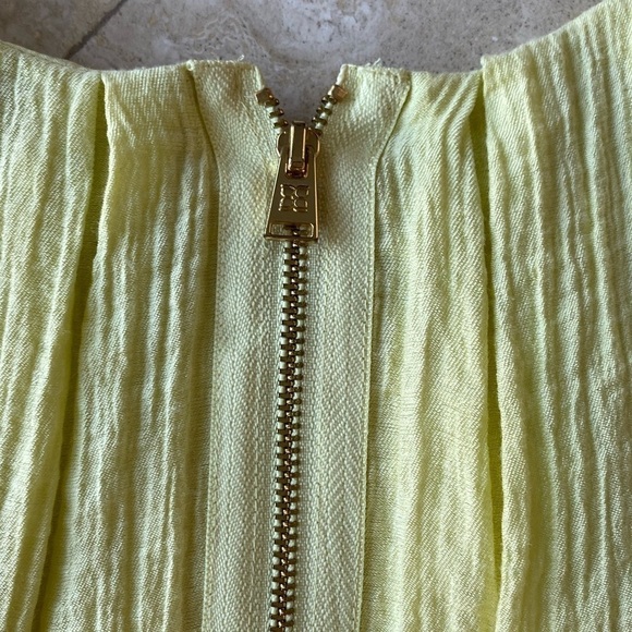 BCBG Max Azria Short Sleeve Yellow Shift Dress w/ pockets and exposed zipper - M - Picture 5 of 6